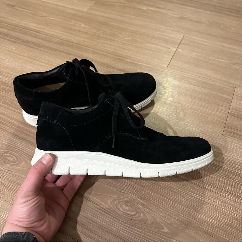 🎉 HP! 🎉 EUC Black Suede Vince Shoes w/ Dust Bag